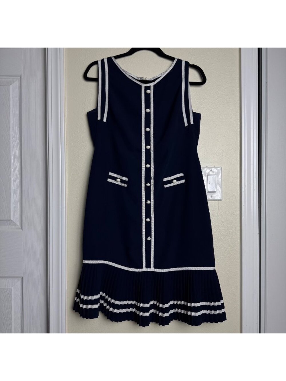 VTG Sonia K Navy & White Sleeveless Dress w/ Pleated Hem Button Front Sz M